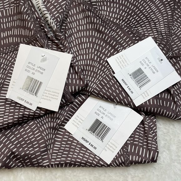 Beyond Yoga Lux Midi Leggings in Etched Fan - Picture 2 of 12